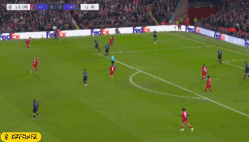 原曼联青年队球员目前正在卖蛋糕，他是小麦、拉什福德前队友