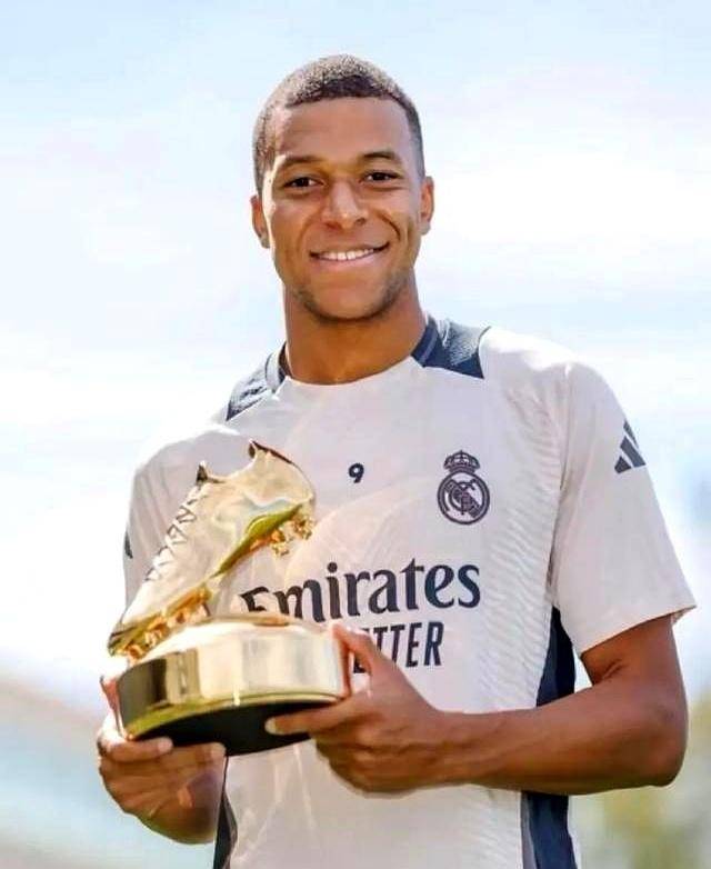 莱比锡6-0大胜法兰克福，迪奥曼德戴帽，鲍姆加特纳一射两传