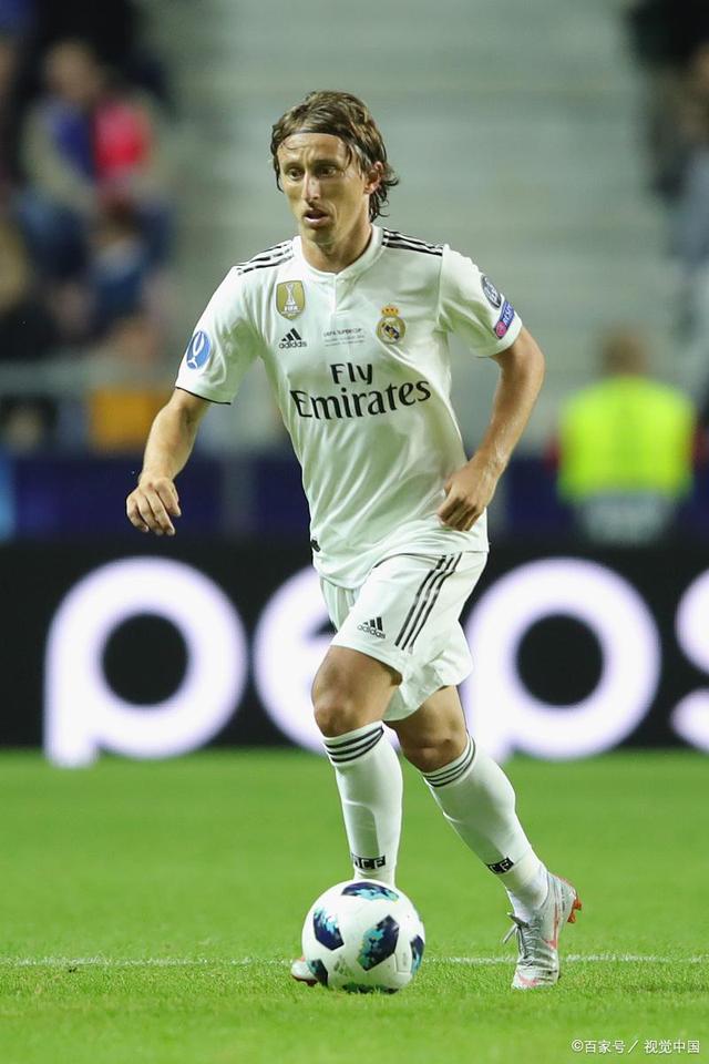 自掏腰包也要来？曝26岁巴西铁腰加盟泰山在即，中场硬度直接升级