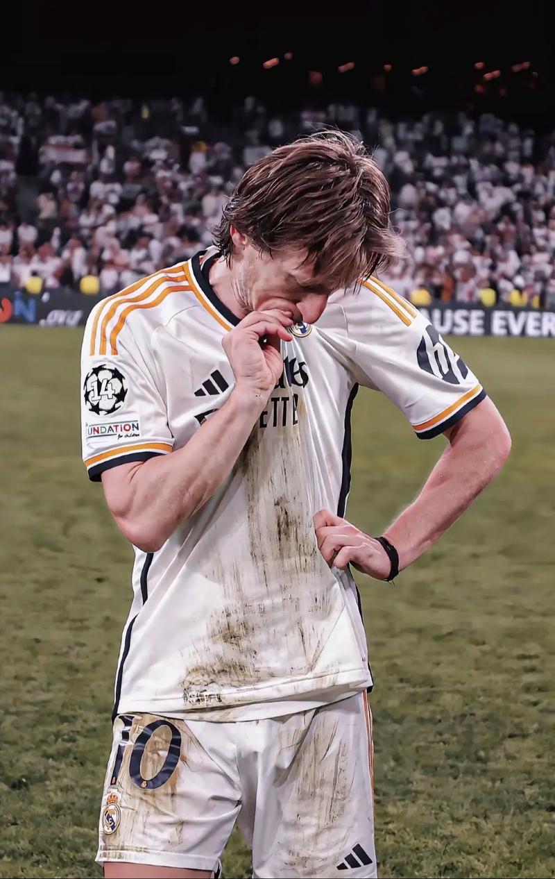 法媒：梅斯后卫夸奥不满未首发，坐在皮球上拒绝赛前热身